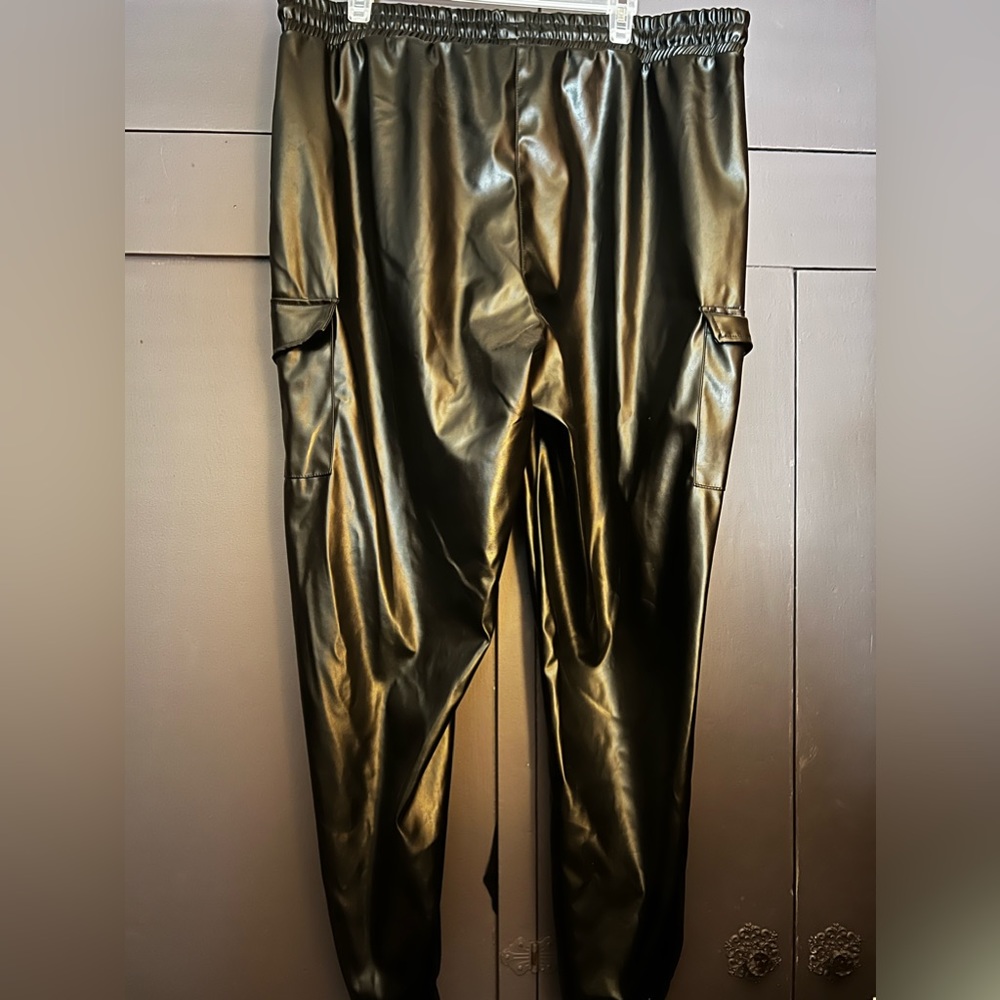 BNWT Womens 1XL Black Pleather Jogger Pants